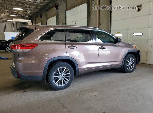 5TDJZRFH0HS376783 2017 TOYOTA HIGHLANDER Желто-коричневый Задняя правая четверть