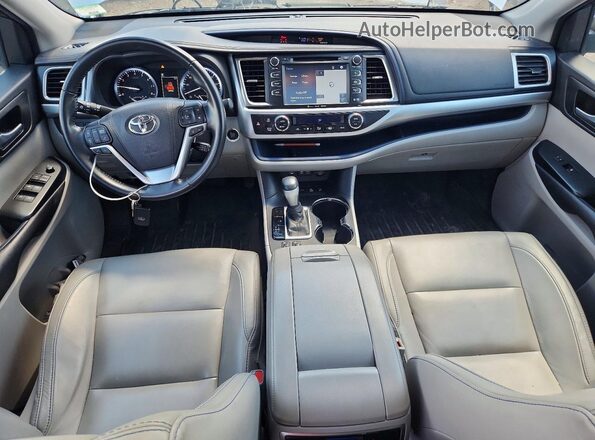 5TDJZRFH0HS508974 2017 TOYOTA HIGHLANDER Silver Вид панелі приладів