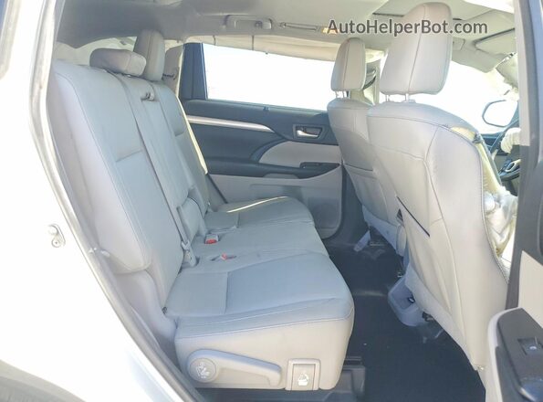 5TDJZRFH0HS514922 2017 TOYOTA HIGHLANDER White Widok wnętrza z tyłu