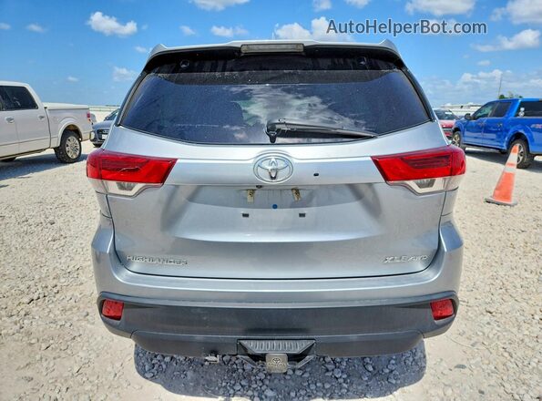 5TDJZRFH0JS526798 2018 TOYOTA HIGHLANDER Silver Vista trasera