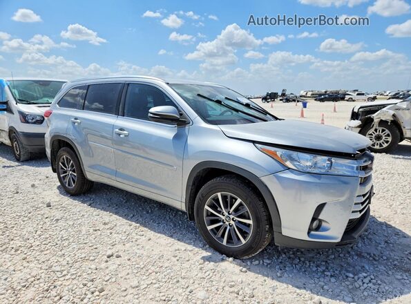 5TDJZRFH0JS526798 2018 TOYOTA HIGHLANDER Silver Delantero derecho