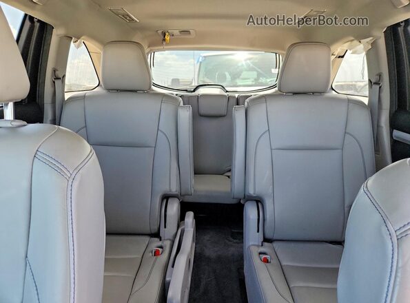 5TDJZRFH0JS526798 2018 TOYOTA HIGHLANDER Silver Vista de los asientos traseros