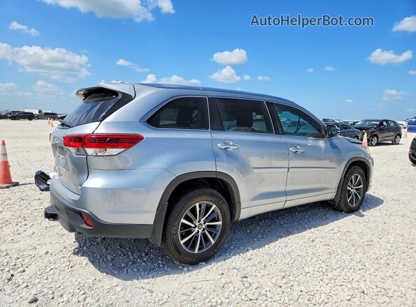 5TDJZRFH0JS526798 2018 TOYOTA HIGHLANDER Silver Trasero derecho