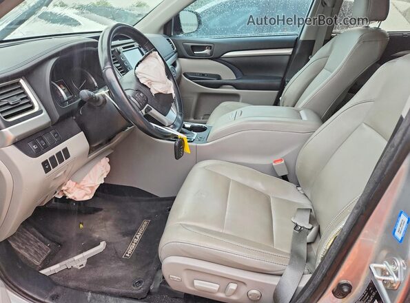 5TDJZRFH0JS526798 2018 TOYOTA HIGHLANDER Silver Vista interior delantera