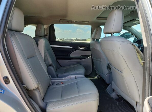 5TDJZRFH0JS526798 2018 TOYOTA HIGHLANDER Silver Vista interior trasera
