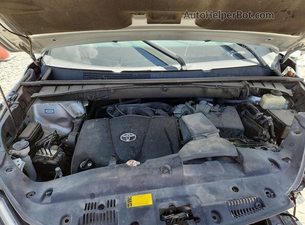5TDJZRFH0JS526798 2018 TOYOTA HIGHLANDER Silver Vista del compartimento del motor