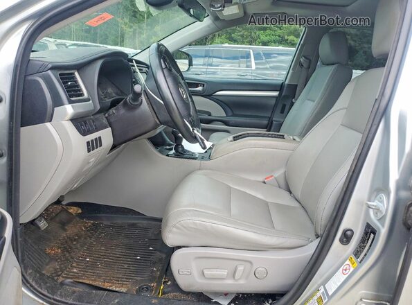 5TDJZRFH1JS557753 2018 TOYOTA HIGHLANDER Silver წინა სალონის ხედი