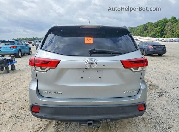 5TDJZRFH1JS557753 2018 TOYOTA HIGHLANDER Silver უკანა ხედი