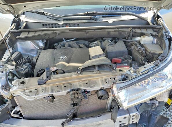 5TDJZRFH1JS560362 2018 TOYOTA HIGHLANDER Silver Engine compartment view
