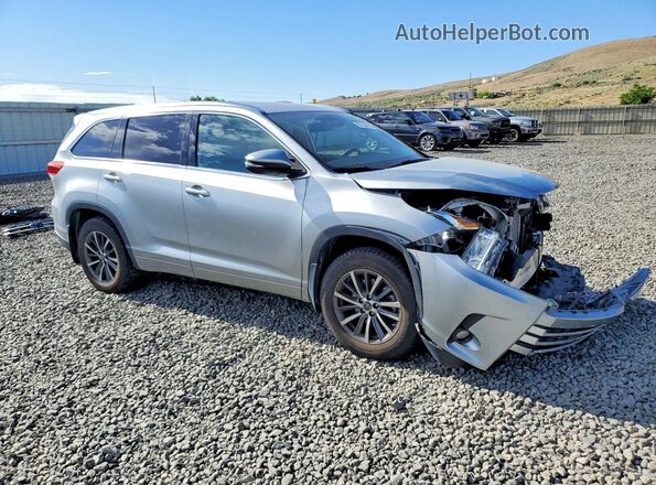 5TDJZRFH1JS560362 2018 TOYOTA HIGHLANDER Silver Front right