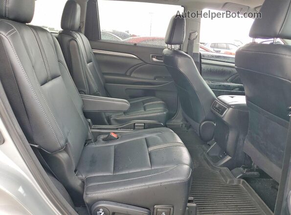 5TDJZRFH1JS895749 2018 TOYOTA HIGHLANDER Silver უკანა სალონის ხედი