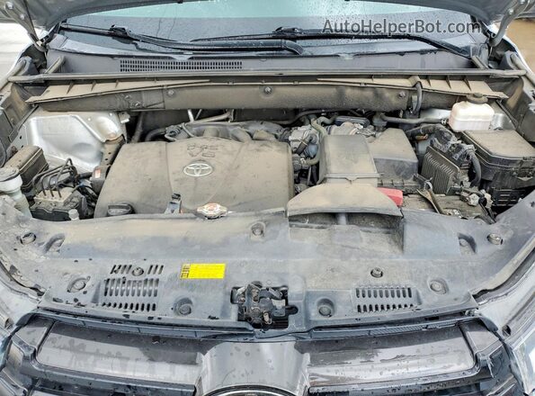 5TDJZRFH1JS895749 2018 TOYOTA HIGHLANDER Silver ძრავის განყოფილების ხედი