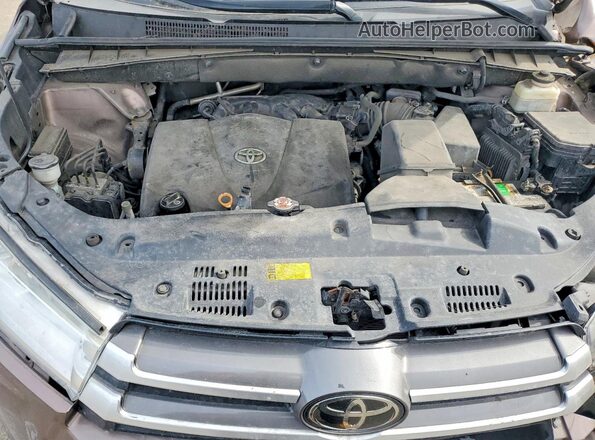5TDJZRFH1JS902201 2018 TOYOTA HIGHLANDER Brown ძრავის განყოფილების ხედი