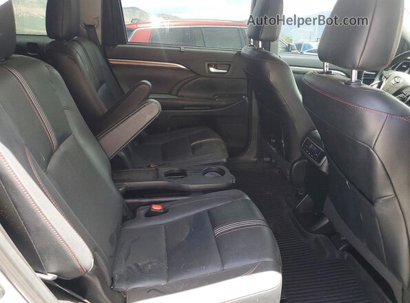5TDJZRFH1KS609996 2019 TOYOTA HIGHLANDER Silver Rear seats view