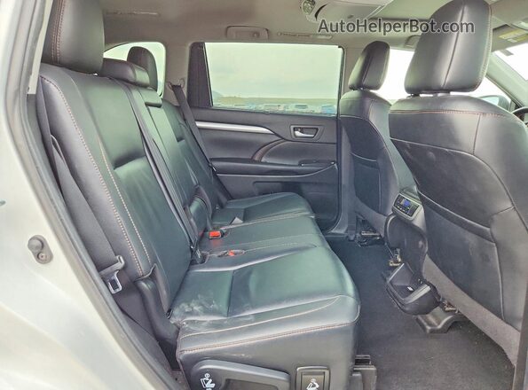 5TDJZRFH1KS615040 2019 TOYOTA HIGHLANDER White Rear seats view