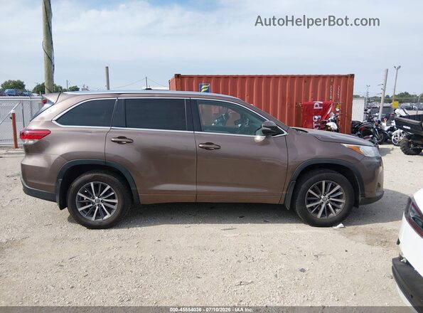 5TDJZRFH2HS443089 2017 TOYOTA HIGHLANDER  Widok wnętrza 360 stopni