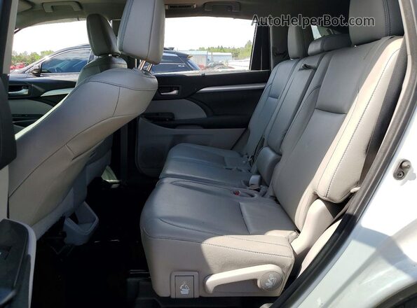 5TDJZRFH2HS514842 2017 TOYOTA HIGHLANDER White უკანა სალონის ხედი