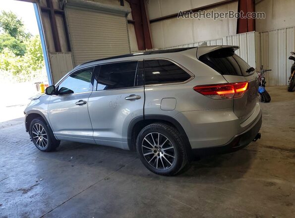 5TDJZRFH2JS494064 2018 TOYOTA HIGHLANDER Silver Trasero izquierdo