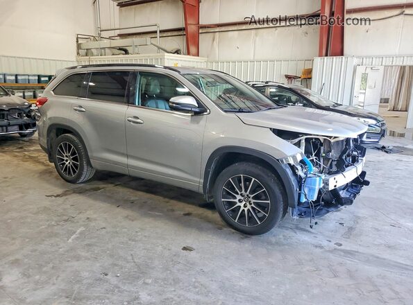 5TDJZRFH2JS494064 2018 TOYOTA HIGHLANDER Silver Delantero derecho