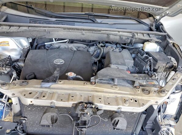 5TDJZRFH2JS494064 2018 TOYOTA HIGHLANDER Silver Vista interior trasera