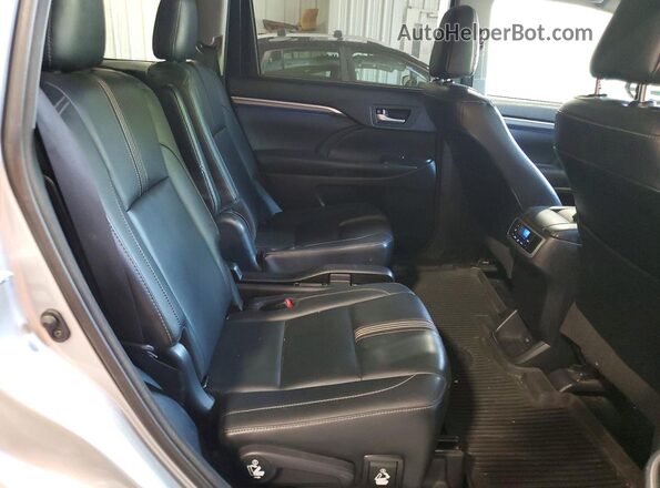 5TDJZRFH2JS494064 2018 TOYOTA HIGHLANDER Silver Vista de los asientos traseros