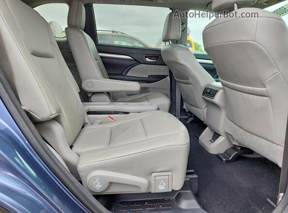 5TDJZRFH2JS820946 2018 TOYOTA HIGHLANDER Blue Vista interior trasera