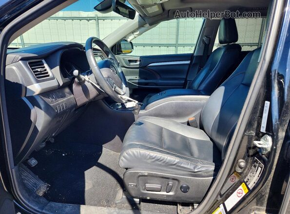5TDJZRFH2JS830716 2018 TOYOTA HIGHLANDER Черный Вид салона спереди