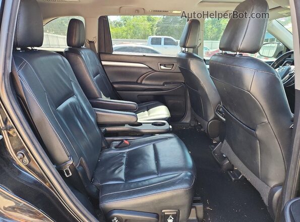 5TDJZRFH2JS830716 2018 TOYOTA HIGHLANDER Черный Вид задней части салона