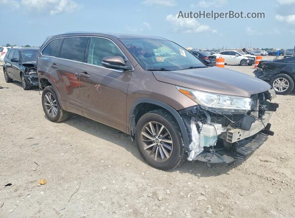 5TDJZRFH2JS882556 2018 TOYOTA HIGHLANDER Brown Delantero derecho