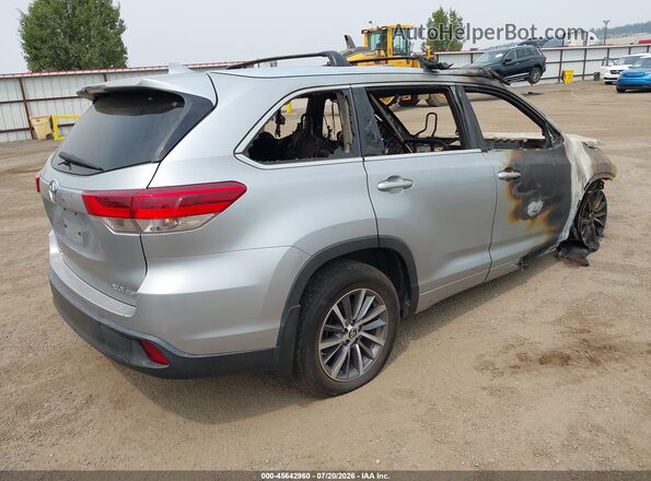 5TDJZRFH2JS890768 2018 TOYOTA HIGHLANDER Silver Задня права чверть
