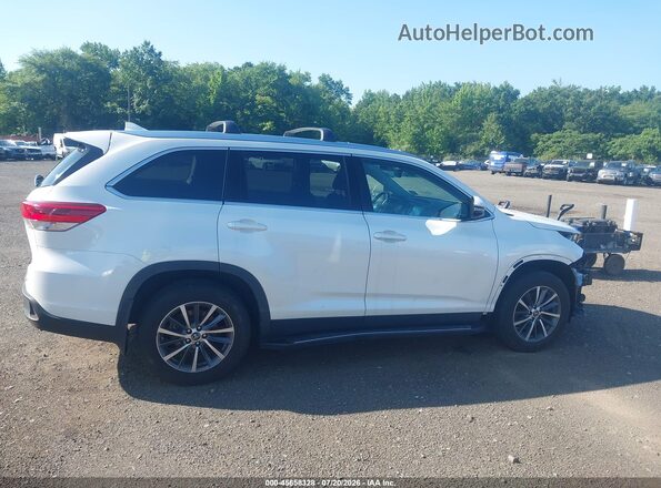 5TDJZRFH2KS625267 2019 TOYOTA HIGHLANDER White Rear interior view