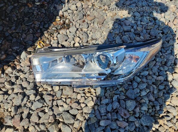 5TDJZRFH2KS939078 2019 TOYOTA HIGHLANDER White ძრავის განყოფილების ხედი