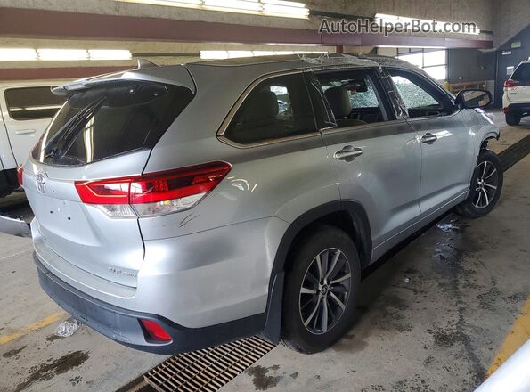 5TDJZRFH3HS389835 2017 TOYOTA HIGHLANDER Silver Trasero derecho