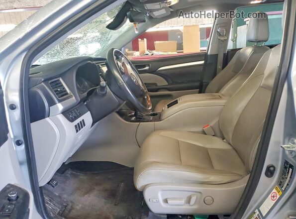 5TDJZRFH3HS389835 2017 TOYOTA HIGHLANDER Silver Vista interior delantera