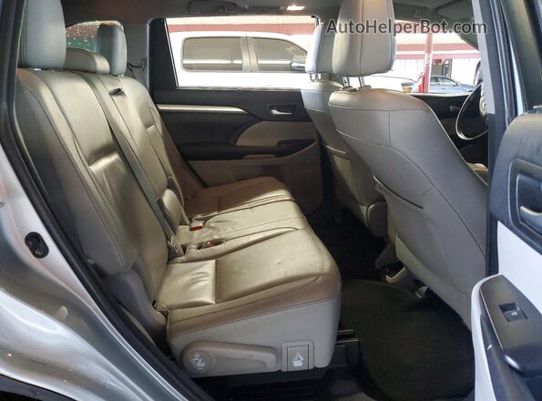 5TDJZRFH3HS389835 2017 TOYOTA HIGHLANDER Silver Vista interior trasera