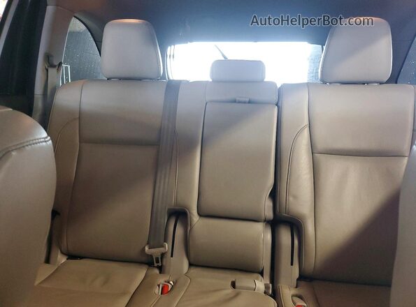 5TDJZRFH3HS389835 2017 TOYOTA HIGHLANDER Silver Vista de los asientos traseros