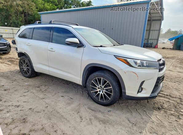5TDJZRFH3HS457258 2017 TOYOTA HIGHLANDER White Front right