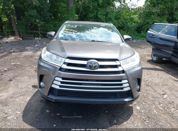 5TDJZRFH3JS529310 2018 TOYOTA HIGHLANDER Silver ხელსაწყოთა პანელის ხედი