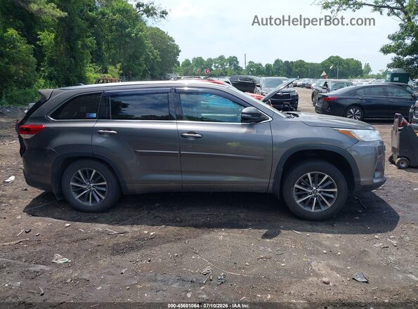 5TDJZRFH3JS529310 2018 TOYOTA HIGHLANDER Silver უკანა სალონის ხედი