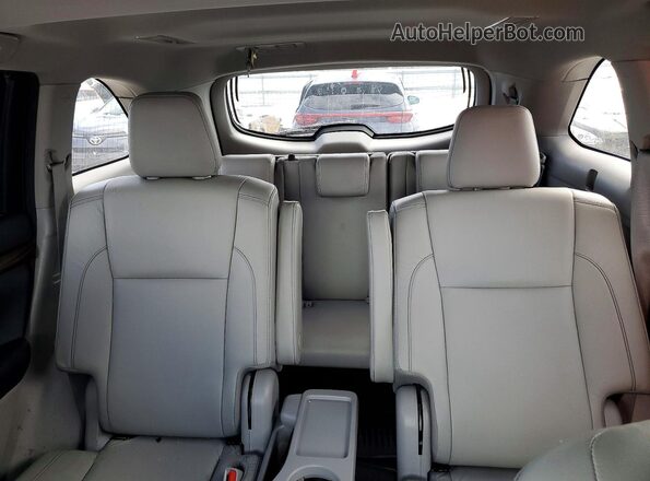 5TDJZRFH3JS530134 2018 TOYOTA HIGHLANDER White Հետևի նստատեղերի տեսք