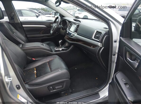 5TDJZRFH3JS550299 2018 TOYOTA HIGHLANDER Silver Widok wnętrza z przodu