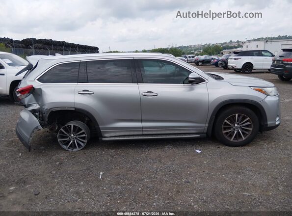 5TDJZRFH3JS550299 2018 TOYOTA HIGHLANDER Silver Widok wnętrza z tyłu