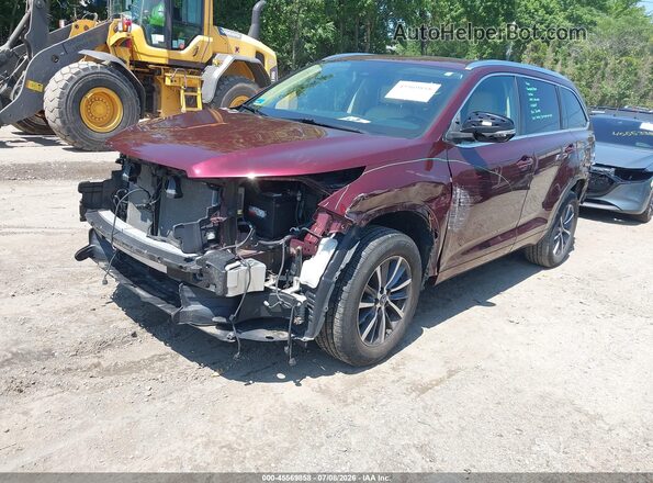 5TDJZRFH3JS809065 2018 TOYOTA HIGHLANDER Burgundy Vista tres cuartos delantera izquierda
