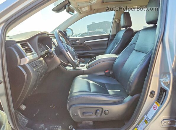 5TDJZRFH3KS581957 2019 TOYOTA HIGHLANDER Серебряный Вид салона спереди