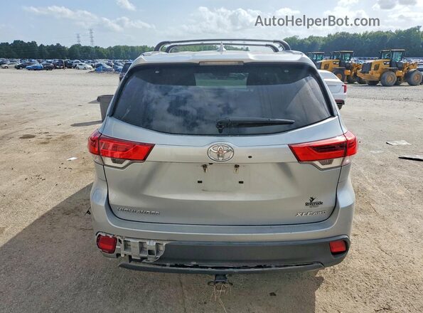 5TDJZRFH3KS613788 2019 TOYOTA HIGHLANDER Silver უკანა ხედი