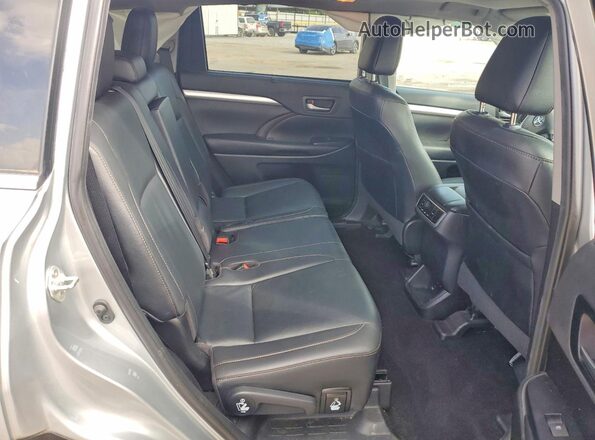 5TDJZRFH3KS613788 2019 TOYOTA HIGHLANDER Silver უკანა სავარძლების ხედი