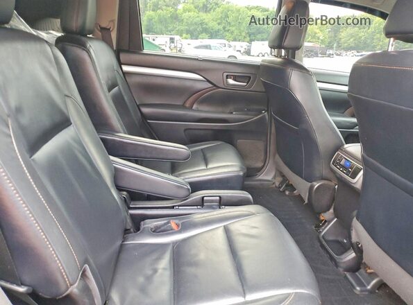 5TDJZRFH4HS415407 2017 TOYOTA HIGHLANDER Gray Rear interior view