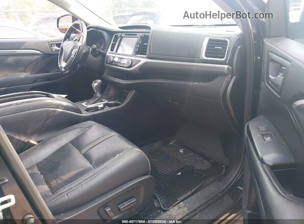 5TDJZRFH4HS436077 2017 TOYOTA HIGHLANDER Черный Вид салона спереди