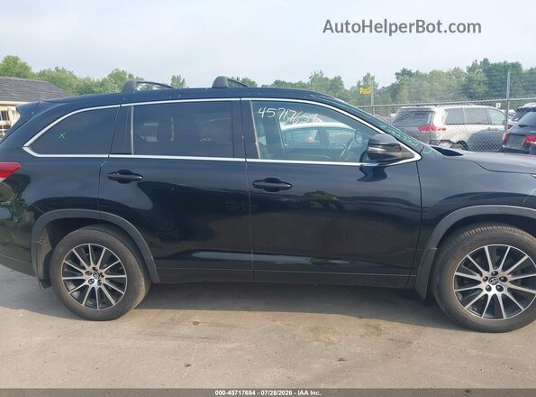 5TDJZRFH4HS436077 2017 TOYOTA HIGHLANDER Черный Вид задней части салона