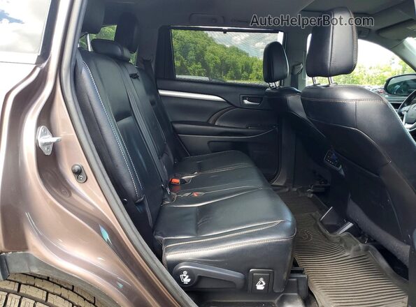 5TDJZRFH4HS436189 2017 TOYOTA HIGHLANDER Brown უკანა სალონის ხედი